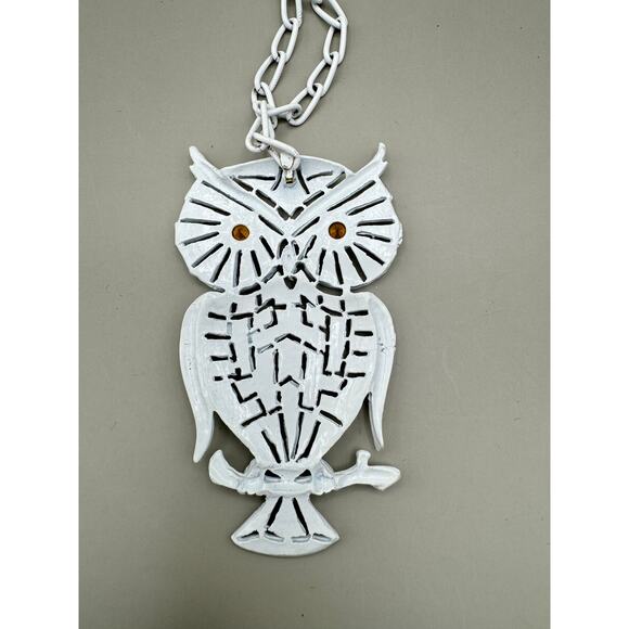 Vintage White Horned Owl with Emerald Rhinestone Eyes Pendant Necklace - Picture 6 of 7